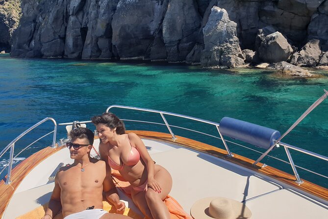 Ischia island private excursion on Gozzo Aprea Milano 8,3m - Viewing Castello Aragonese from the Sea