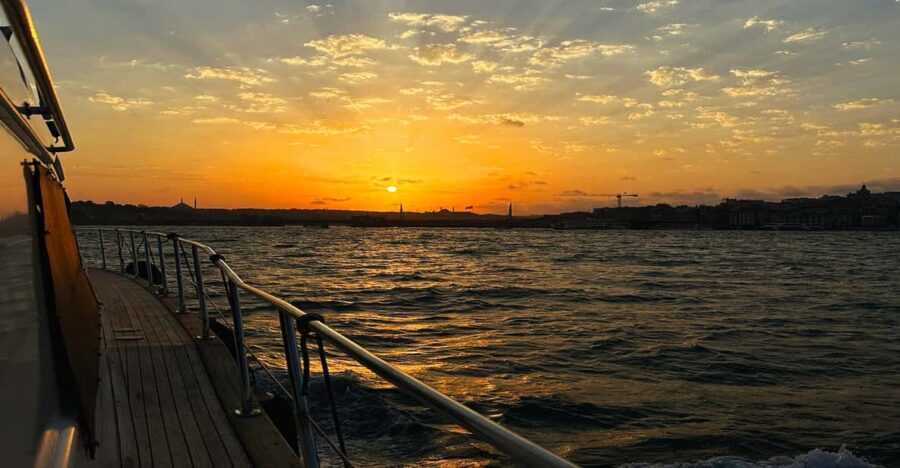 Istanbul: Bosphorus and Golden Horn Sunset Yacht Cruise - Exploring Istanbul’s Landmarks from the Water