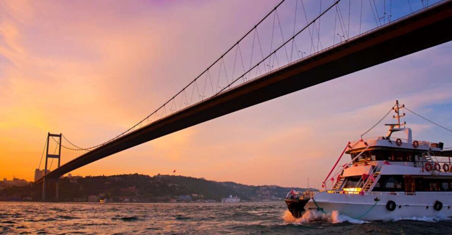 Istanbul: Bosphorus Boat Tour and Two Continents with Lunch - A Scenic 1.5-Hour Cruise on the Bosphorus Strait