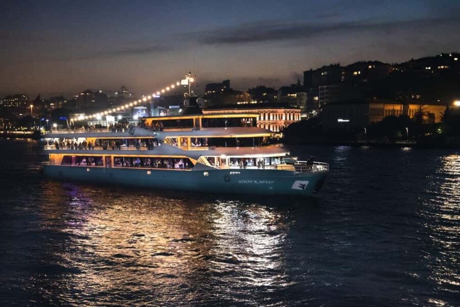 Istanbul: Bosphorus Dinner Cruise with Turkish Show - Starting at the Meeting Points in Istanbul