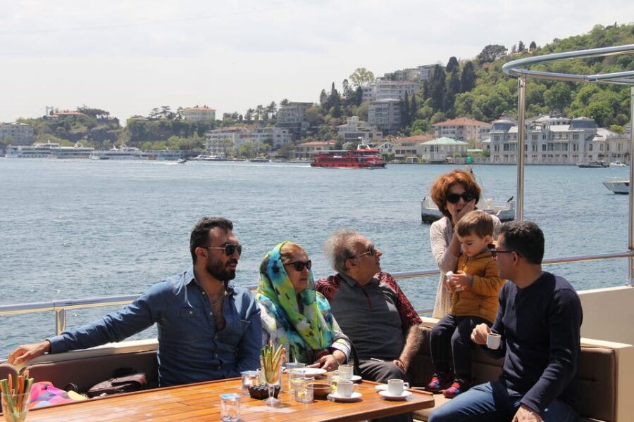 Istanbul: Bosphorus Strait and Black Sea Lunch Cruise - The Stop at Anadolu Kavagi and the Fortress Ruins
