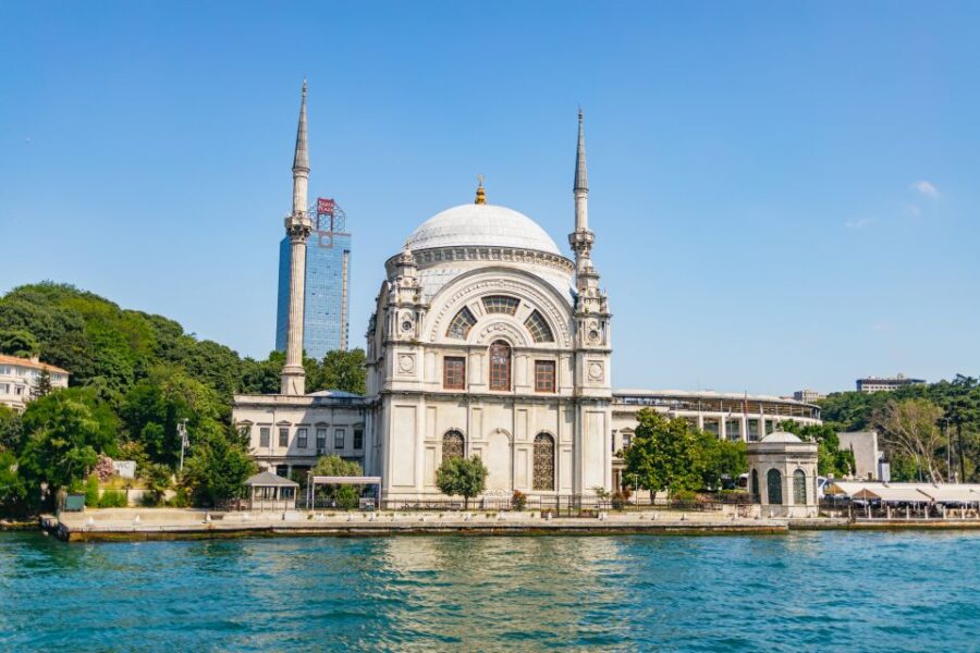 Istanbul: Bosphorus Yacht Cruise with Stopover on Asian Side - Exploring Istanbul’s European and Asian Coasts