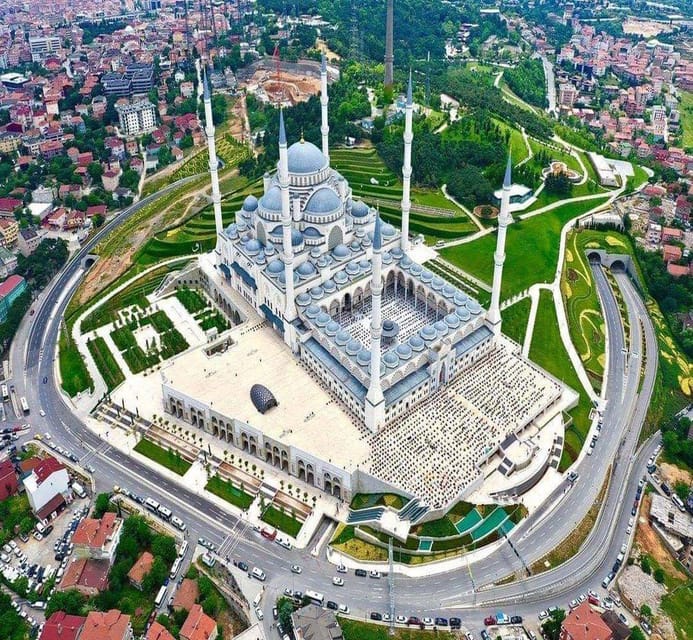 Istanbul: Full-Day 2-Sides City Tour with Lunch & Boat Tour - Visiting Eyup Sultan Mosque and Its Sacred Mausoleum