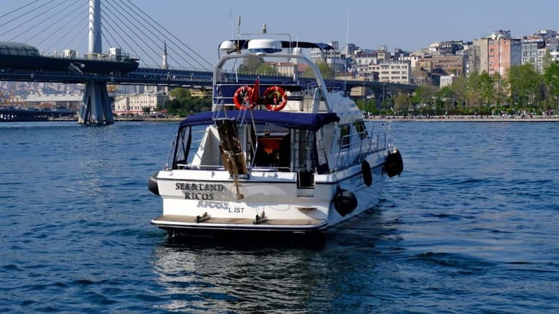 Istanbul: Luxury Yacht on Bosphorus - The Yacht: Comfort and Style on the Water