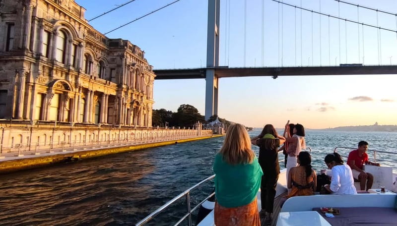 Istanbul: Private Bosphorus Dinner Cruise on a Luxury Yacht - A Luxurious Private Yacht for Exclusive Use