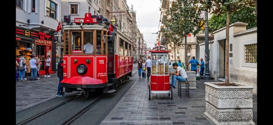 Istanbul: Taksim Square Tour with Tarot Reading - Meet at Taksim Square for a Cultural Briefing