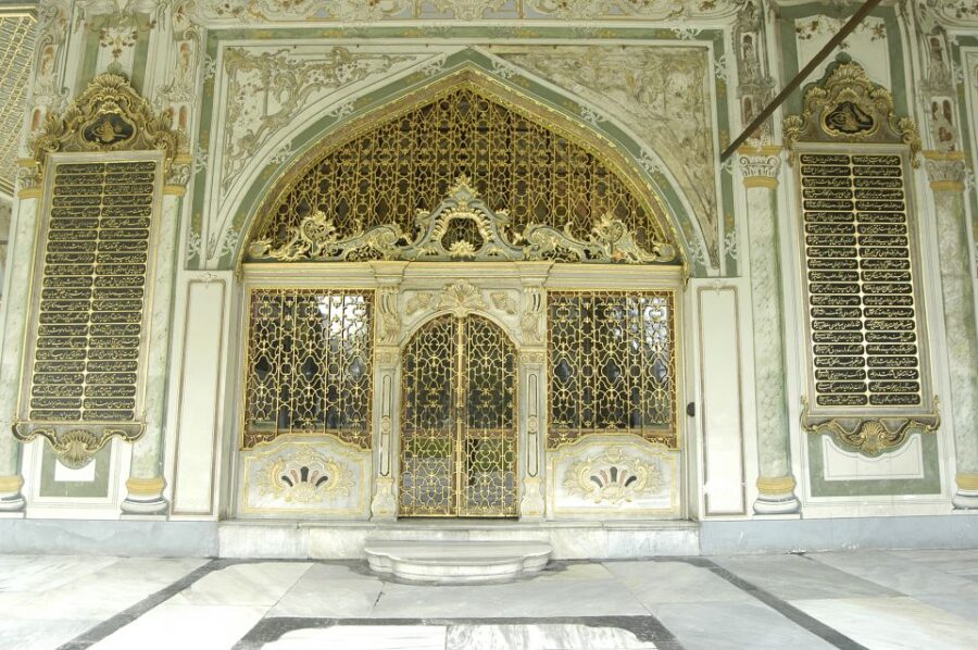 Istanbul: Topkapi Palace and Harem Ticket with Audio Guide - Visiting the Harem: A Private Ottoman Retreat