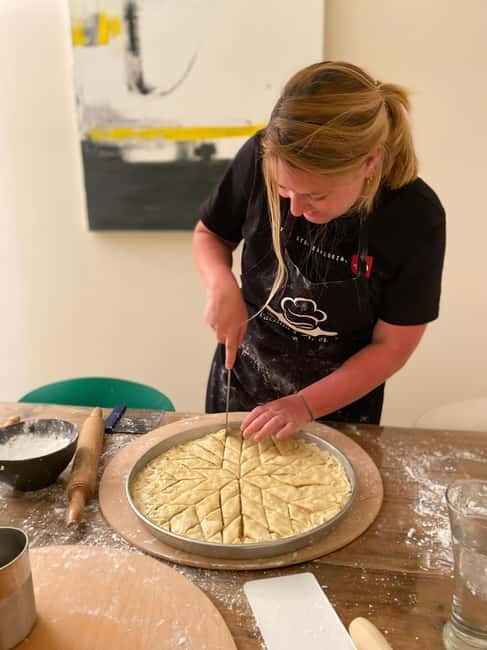 Istanbul: Turkish Baklava Cooking Class with a Local Host - The Location: Rojda’s Warm Istanbul Home