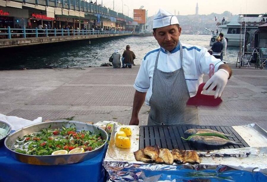 Istanbul: Turkish Food Tour in Kadikoy Across the Bosphorus - Starting Point and Meeting Logistics in Eminönü