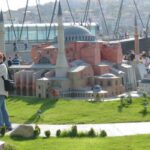 Istanbul's Golden Horn, Eyüp, Miniatürk & Pierre Loti Tour - The Sacred Atmosphere of Eyüp Sultan Mosque and Tomb