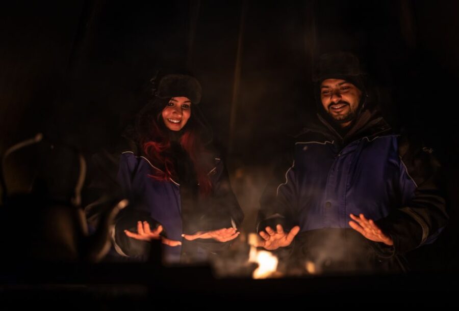 Ivalo: Lake Inari Northern Lights Tour w/ Reindeer & Dinner - Snowmobile-Sleigh Ride into the Wilderness