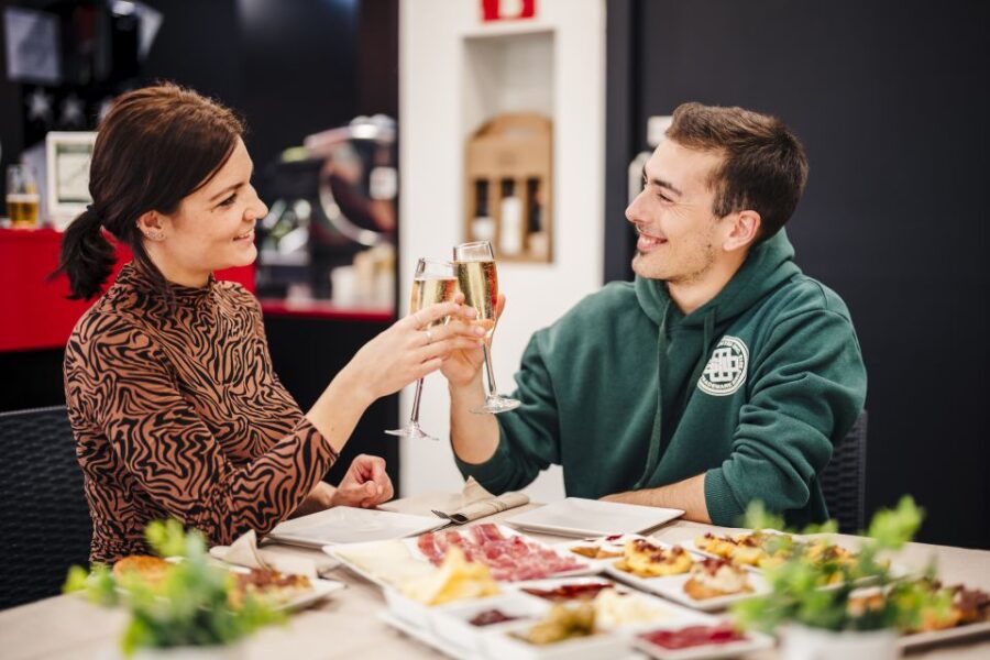 Jamon & Tapas Tasting Experience near Sagrada Familia - Drinks That Perfectly Pair with Spanish Tapas