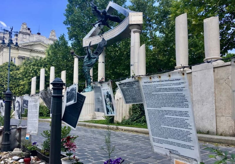 Jewish Heritage Walk: Synagogues, Shoes, Secrets & Flódni - Starting Point Options and Tour Logistics