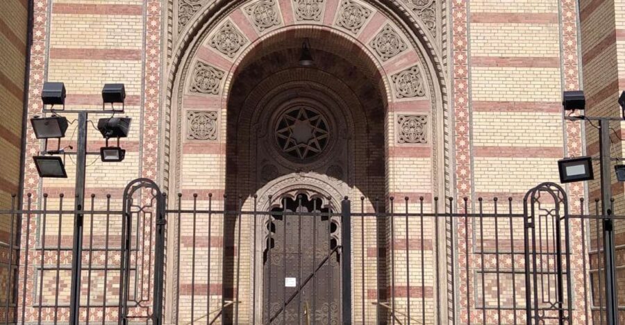 Jewish Quarter & Synagogues with personal stories - Visiting the Main Synagogues: Dohany and Rumbach Streets