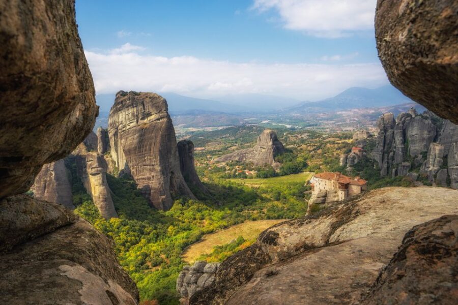 Kalabaka: Meteora Monasteries Minibus Tour with Photo Stops - Exploring the Religious and Historical Sites of Meteora
