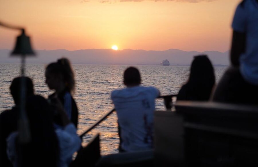 Kalamata: 2-hour Sunset cruise with local wine& fruit salads - Scenic views of Kalamata’s coast at sunset