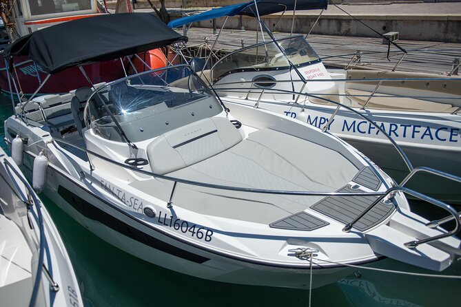 Karnic SL702-Self Drive boat with WC,Cabin, BT music and shower - Exploring Cyprus’s Coastline from the Water
