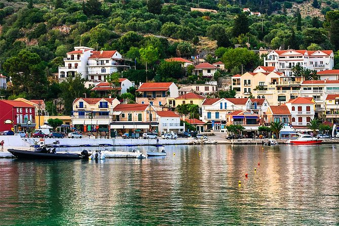 Kefalonia Highlights - Bus & Cruise, Assos & Lunch in Fiscardo - Indulging in a Three-Course Meal at Fiscardo