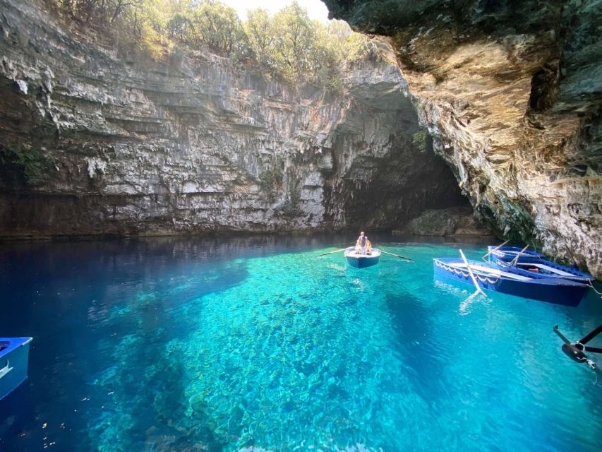 Kefalonia: Melissani Lake, Drogarati Cave, & Myrtos Day Trip - Exploring Drogarati Cave’s Stalactites and Stalagmites