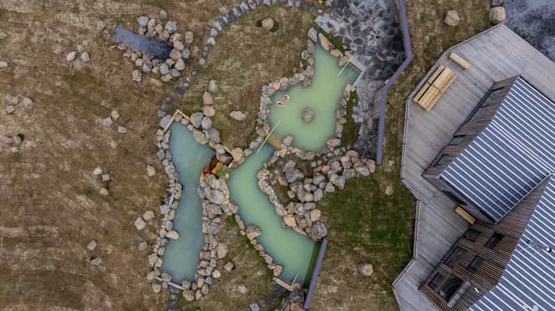 Kerlingarfjöll: Highland Baths Admission - The Unique Location of Highland Base in Ásgarður Valley