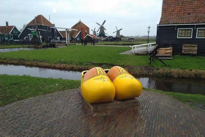 Keukenhof's Tulips and Windmills Small-Group Tour from Amsterdam - Visiting Zaanse Schans: Dutch Windmills and Cultural Heritage