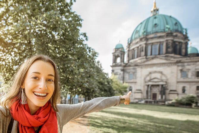 Kid-friendly Berlin City Center Highlights Tour for Families - Starting Point at Brandenburg Gate: Berlin’s Symbol of Unity