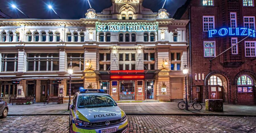 KIEZ SPEED TOUR/ADULTS ONLY - 1h - Hamburg’s Red Light District: A Nighttime Introduction