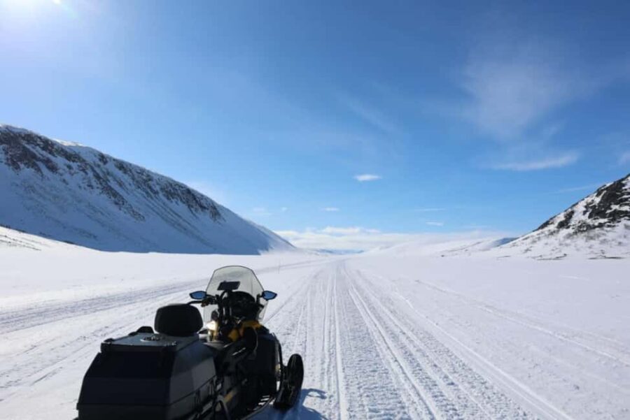 Kilpisjärvi: Snowmobile Tour Tundra Adventure - What the Thermal Gear Includes