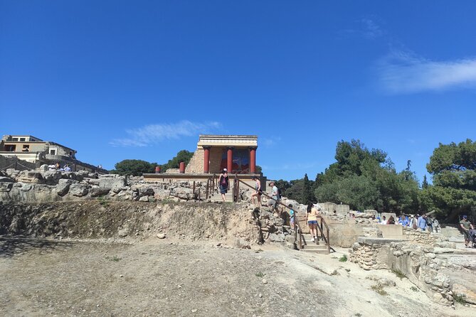 Knossos Palace and Heraklion City Guided Tour from Chania - Discovering the Palace of Knossos: An Archaeological Marvel