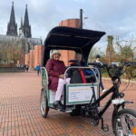 Köln: Sommerliche Rikscha Tour mit Aperol - Start in Cologne’s Old Town with Hotel Pickup