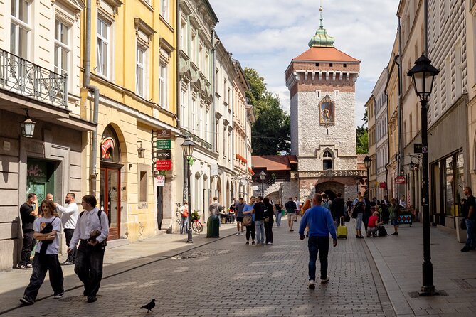 Kraków 3 Hours Private Tour in the Old Town and Wawel Hill - Starting Point at the Medieval Barbican