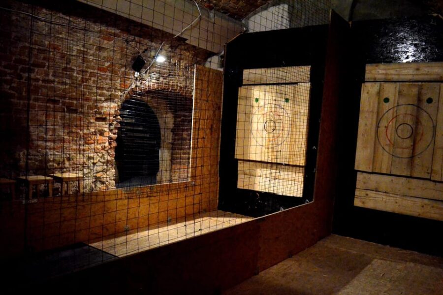 Krakow: Axe Throwing with a Pro Instructor - Learning from Professional Coaches