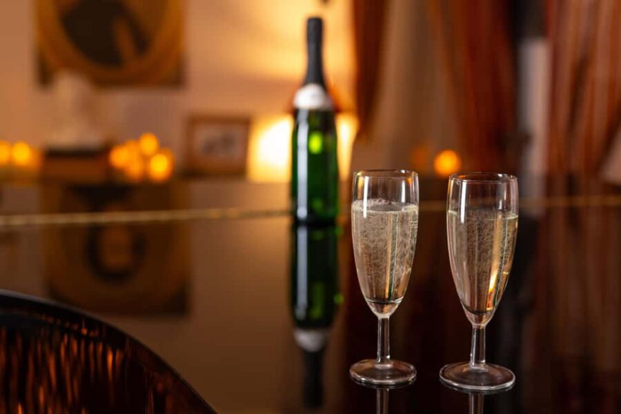 Krakow: Chopin Concert by Candlelight with Wine - The Candlelit Atmosphere and Visual Appeal