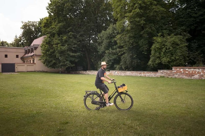 Krakow: Full-Day Bike Rental - Convenient Rental Location in Krakows Kazimierz District