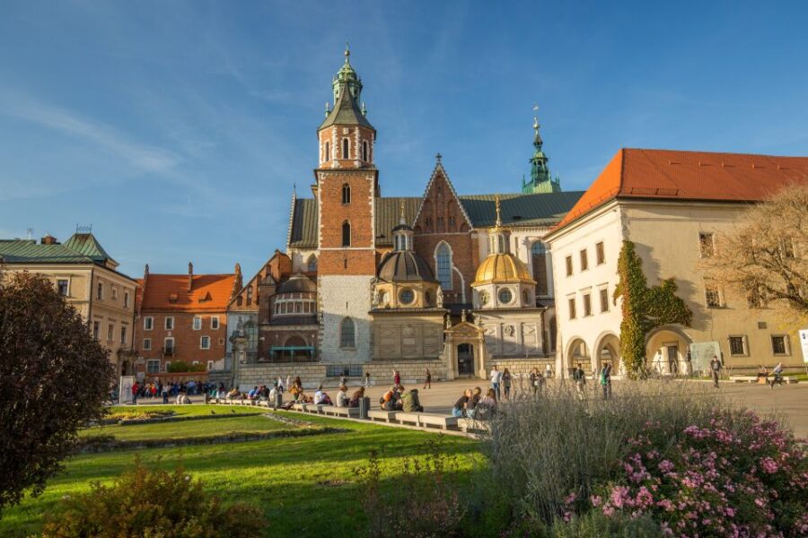 Krakow: Guided Wawel Tour, Lunch, and Vistula River Cruise - Meeting Point and Tour Duration