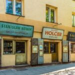 Krakow: Kazimierz Jewish Quarter Walking Tour - The Quality of Guides and Overall Experience