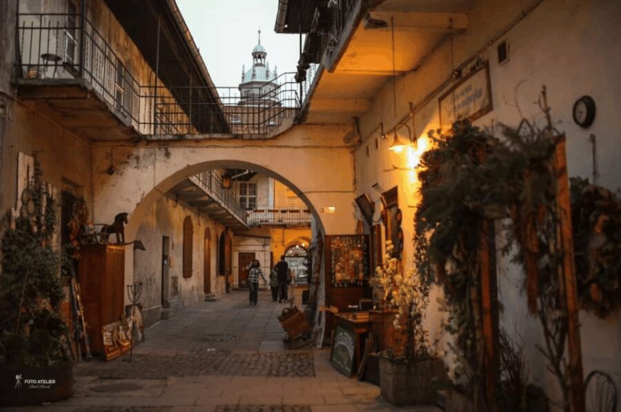 Krakow: Kazimierze Jewish History Tour. Italian - The Historic Foundations of Kazimierz