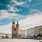 Krakow : Must-See Walking Tour With A Guide - Visiting Wawel Royal Castle and the Main Market Square