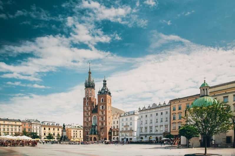 Krakow : Must-See Walking Tour With A Guide - Visiting Wawel Royal Castle and the Main Market Square
