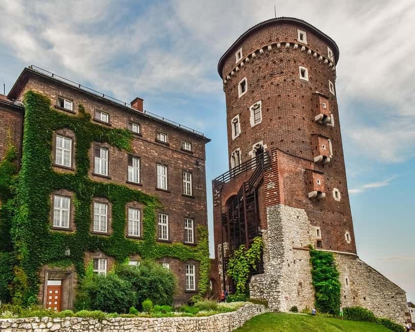 Krakow: Old Town Walking Tour with Private Guide - Walking the Royal Route and Discovering Florian Gate