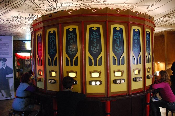 Krakow: Skip the line Oskar Schindlers Museum Private Tour - Priority Skip-the-line Access to Oskar Schindler Enamel Factory Museum