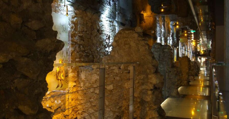 Krakow: Skip the Line Underground Museum and Old Town - Starting Point at ZARA on Rynek Gówny