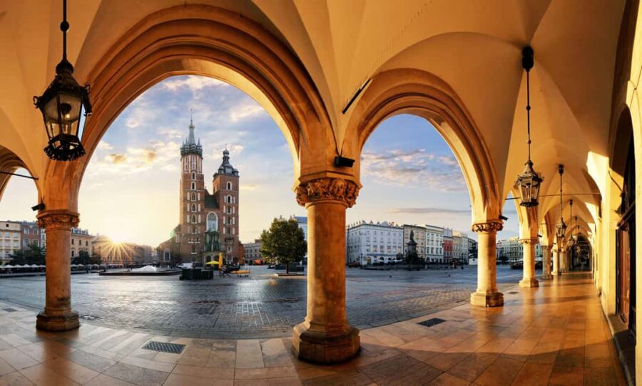 Krakow: The Underground Market Museum Guided Tour - Exploring the Medieval Market Stalls and Workshops