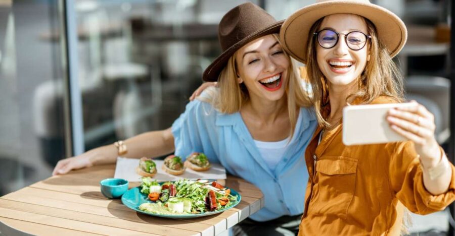 Krakow: Traditional Food Tour with Old Town Sightseeing - Starting Point and Tour Structure in Krakow’s Old Town