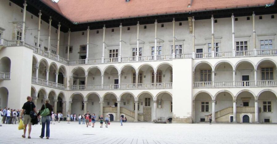 Krakow: Wawel Castle Guided Tour - Exploring Wawel Castle and Its Royal Rooms