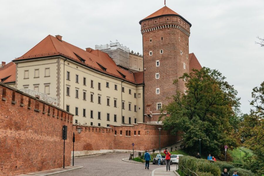 Krakow: Wawel Castle Guided Walking Tour - Discovering the Secret of Wawel Castle