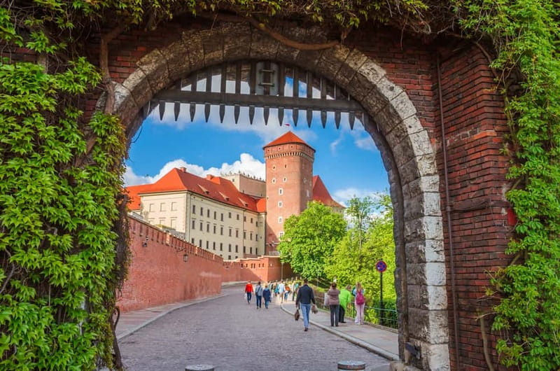 Krakow: Wawel Hill Audioguide Tour - Collecting Your Audio Guide at the Tourist Information Centre