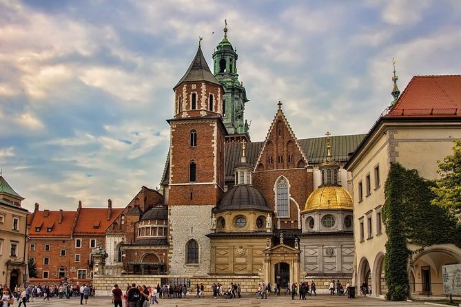 Krakow - Wawel Sightseeing of the Royal Hill - Outdoor View of Wawel Cathedral and Its Significance