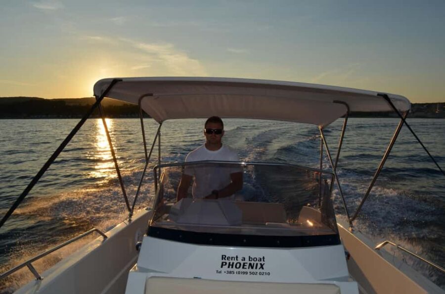 Krk: Rent a boat Atlantic 670 open 385kk - The Atlantic 670 Open: A Stable and Maneuverable Boat for All Ages