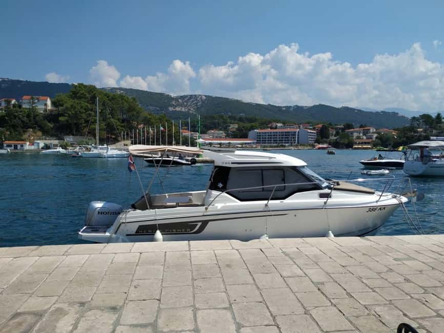 Krk: Rent a boat Merry Fisher 795 386kk - Visiting Krk and Its Surroundings by Boat